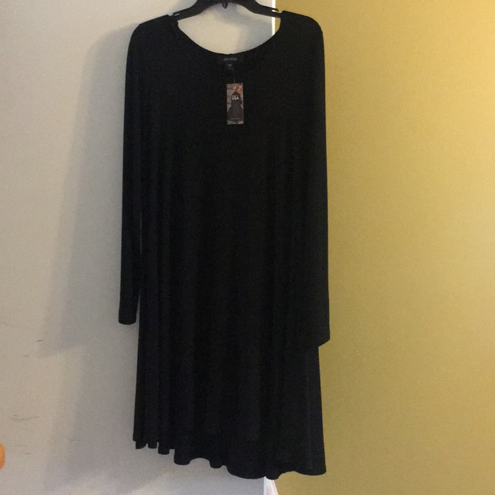 Karen Kane black swing dress 🥂 feel like a queen